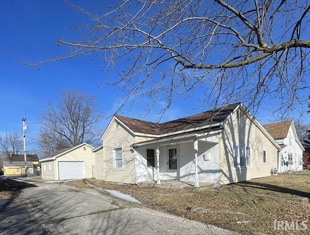 Listing photo 2 for 419 E Carl St, Winchester IN 47394