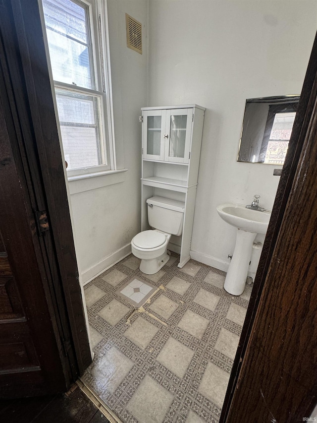 bathroom featuring toilet and sink