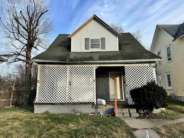 view of front of house with a front yard