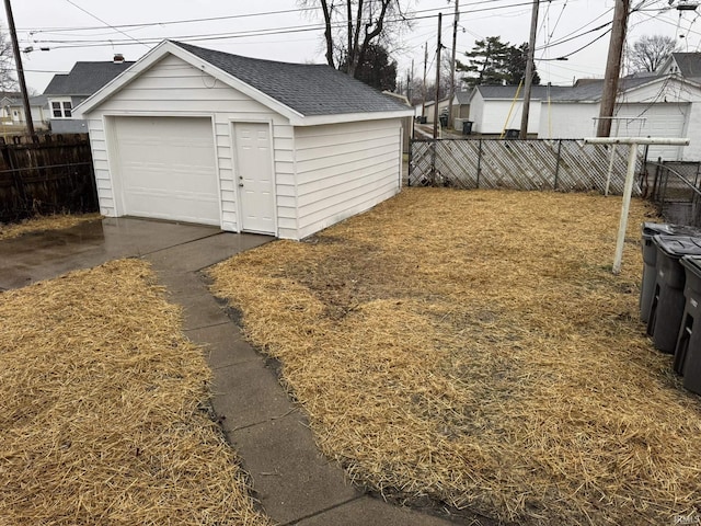 view of yard featuring a garage and an outdoor structure