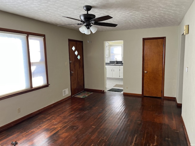 foyer featuring ceiling fan, sink, a textured ceiling, and dark hardwood / wood-style flooring