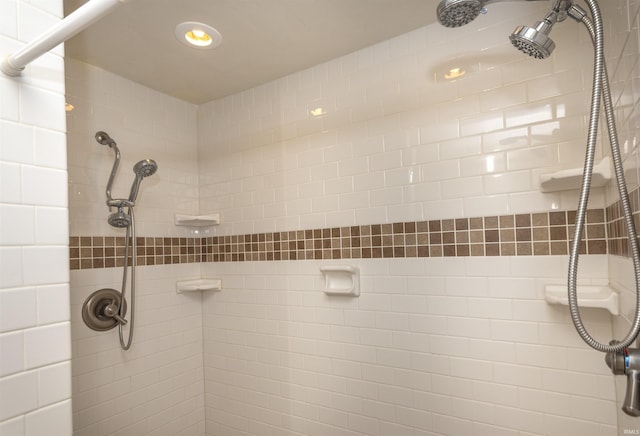 bathroom featuring tiled shower