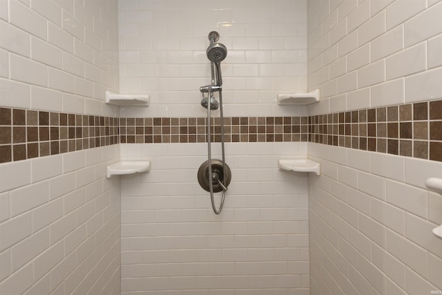 room details featuring a tile shower