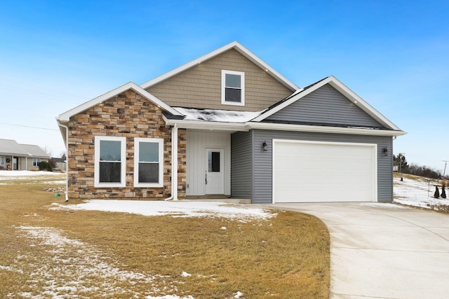 view of front of home featuring a yard and a garage