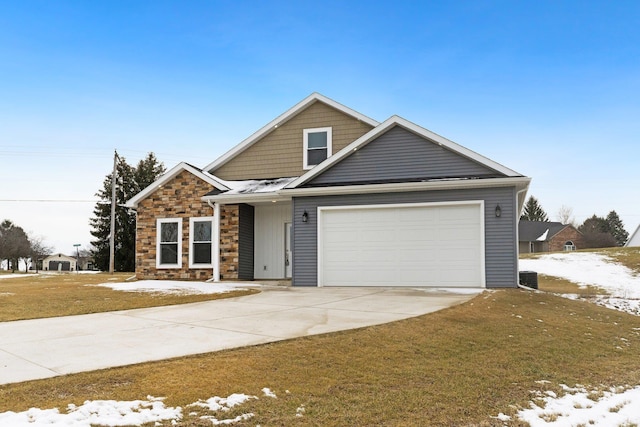 view of front of property featuring a yard and a garage