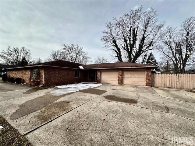 view of front facade with a garage