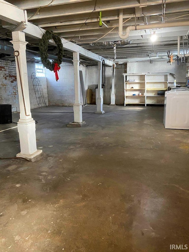 basement with washer / clothes dryer