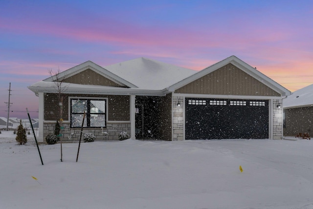 view of front facade featuring a garage