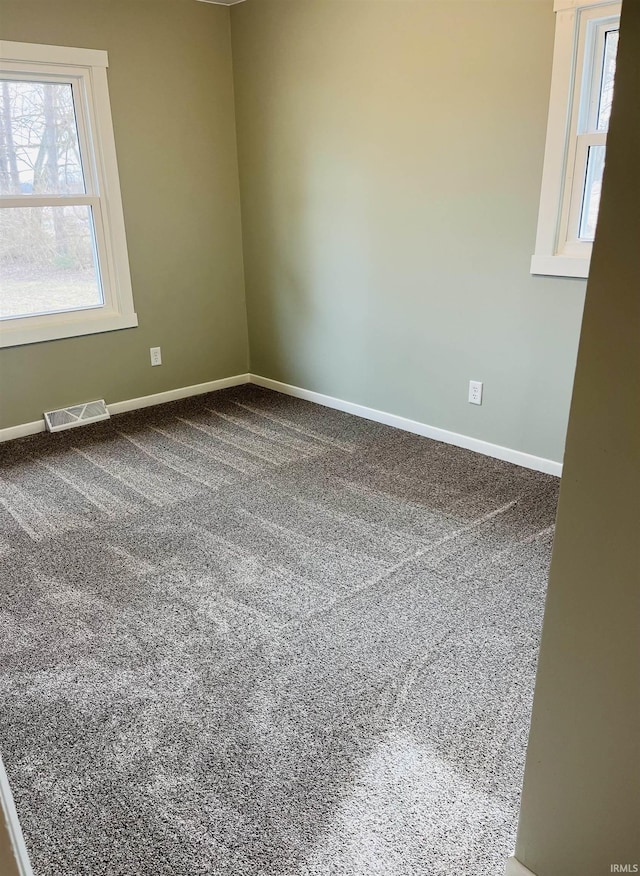 unfurnished room with carpet flooring