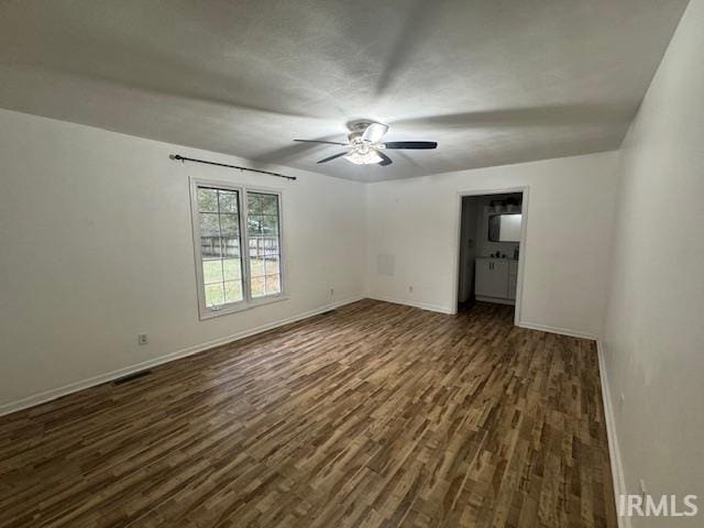 unfurnished room with dark hardwood / wood-style floors and ceiling fan