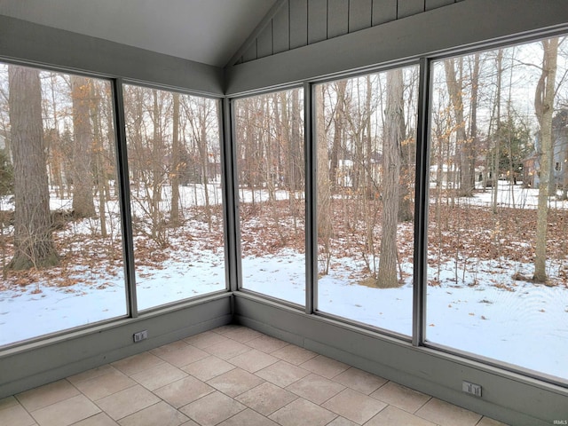 unfurnished sunroom featuring a healthy amount of sunlight and vaulted ceiling