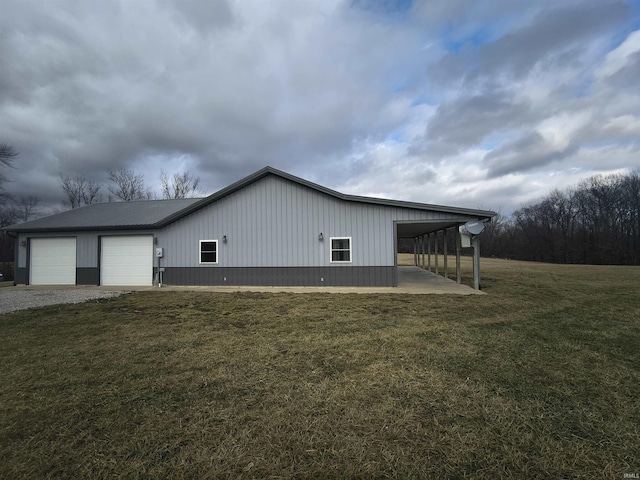 view of side of home featuring a garage, a carport, and a lawn