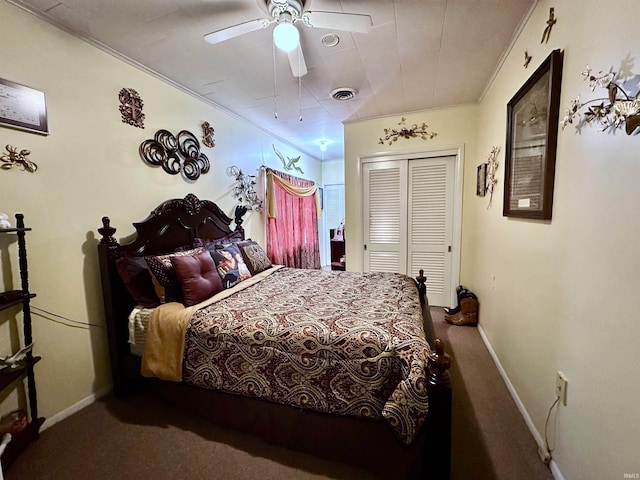 bedroom featuring crown molding, a closet, ceiling fan, and dark colored carpet