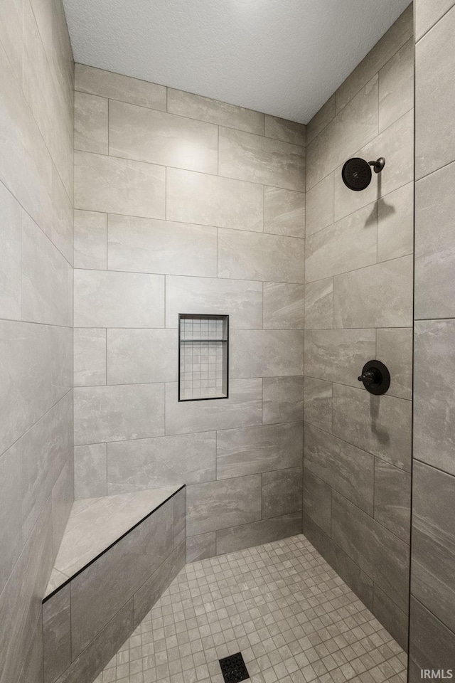 bathroom featuring a tile shower