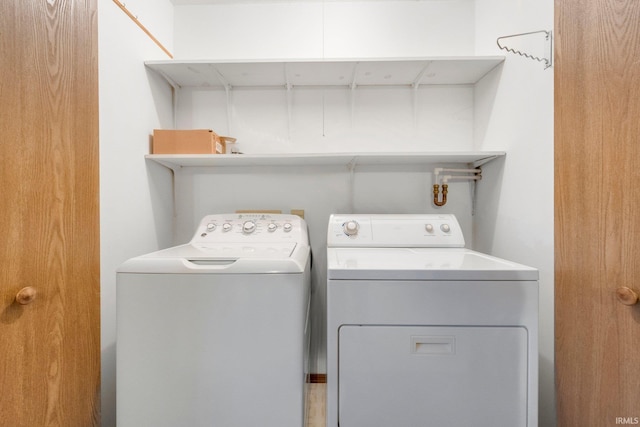 washroom featuring washing machine and clothes dryer