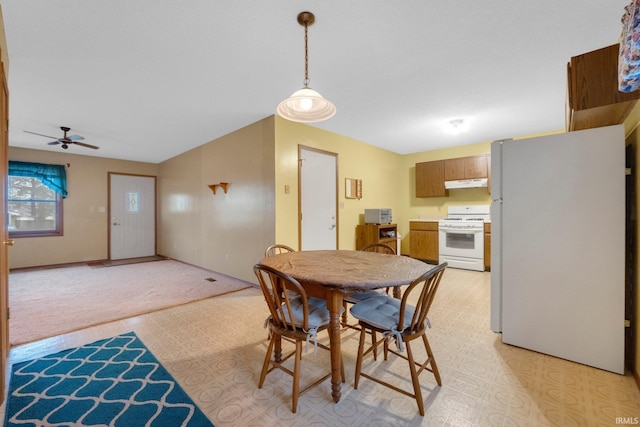 dining room with ceiling fan