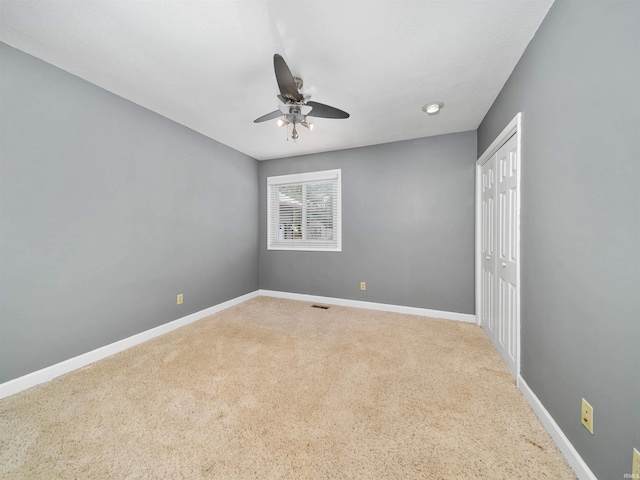 unfurnished room featuring carpet flooring and ceiling fan