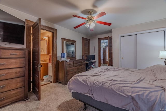 carpeted bedroom with ceiling fan, ensuite bath, and a closet