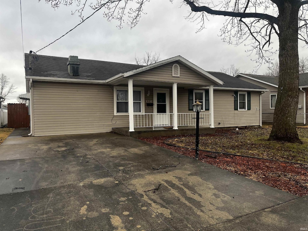 single story home with covered porch