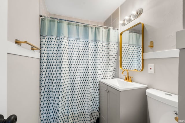 bathroom with vanity, toilet, and a shower with shower curtain