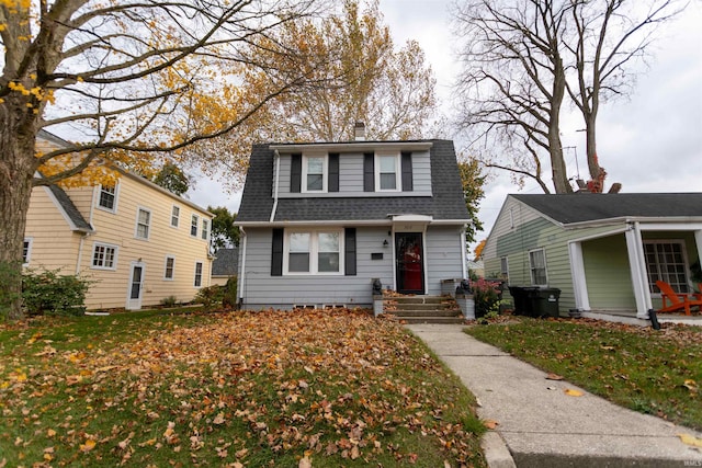 view of front of home with a front lawn