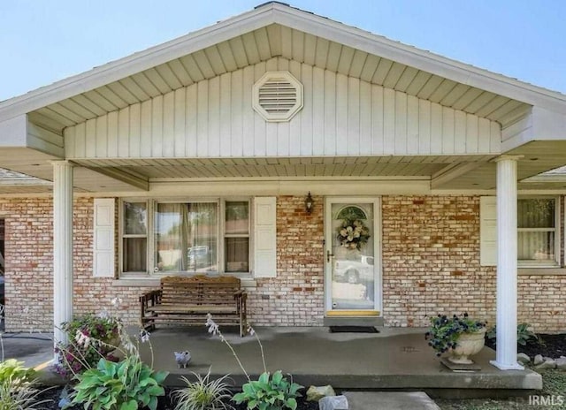 doorway to property with covered porch