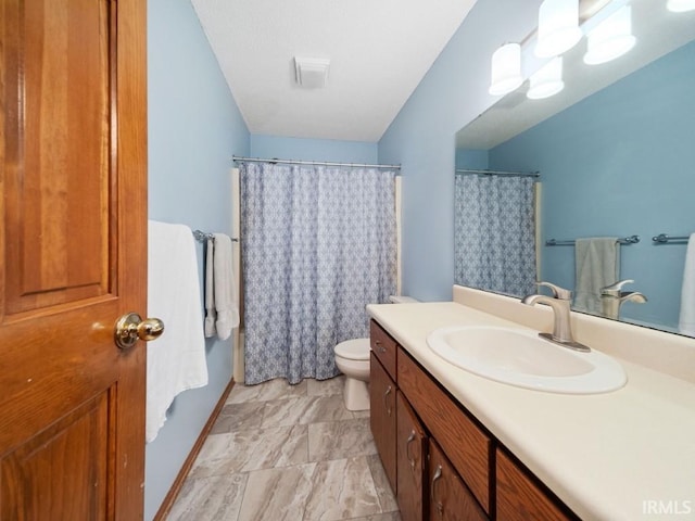 bathroom with a shower with curtain, vanity, and toilet