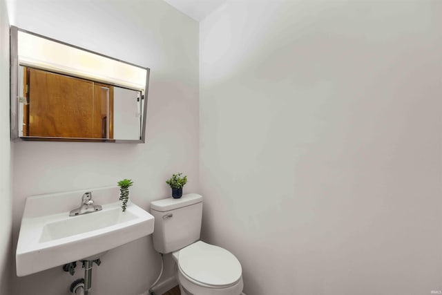 bathroom featuring sink and toilet