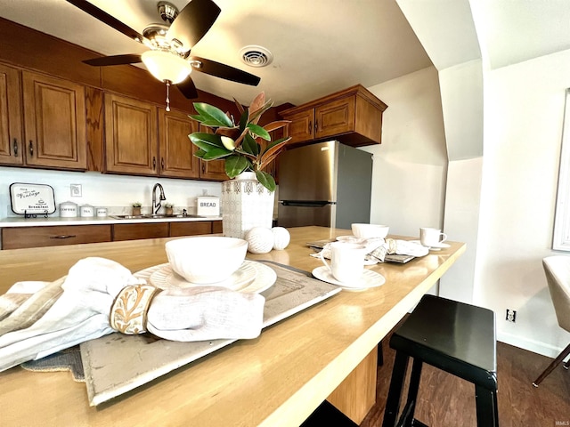 kitchen with ceiling fan, sink, stainless steel fridge, and dark hardwood / wood-style floors