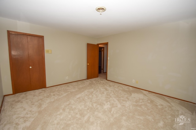 spare room with carpet flooring