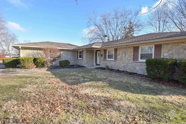 ranch-style house featuring a front lawn