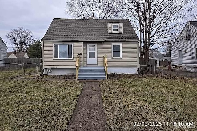 view of front of home featuring a front lawn