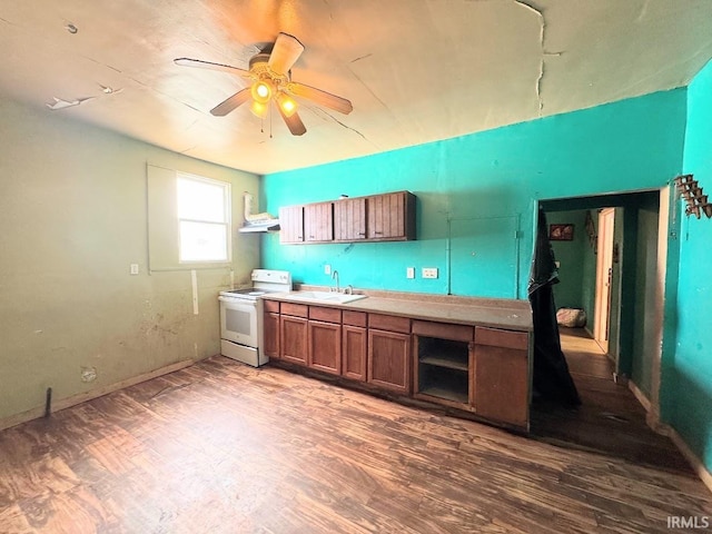 kitchen featuring sink, hardwood / wood-style floors, ceiling fan, and white range with electric stovetop