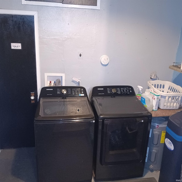 laundry room with washer and clothes dryer