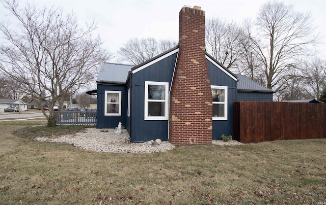 view of side of property featuring a yard