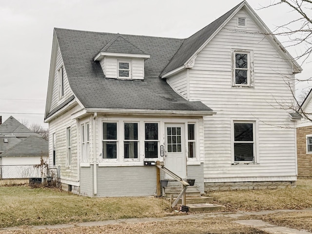 view of front facade with a front lawn