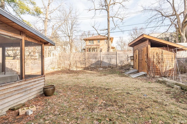 view of yard featuring a storage shed