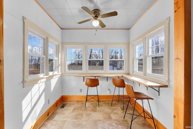 sunroom with ceiling fan