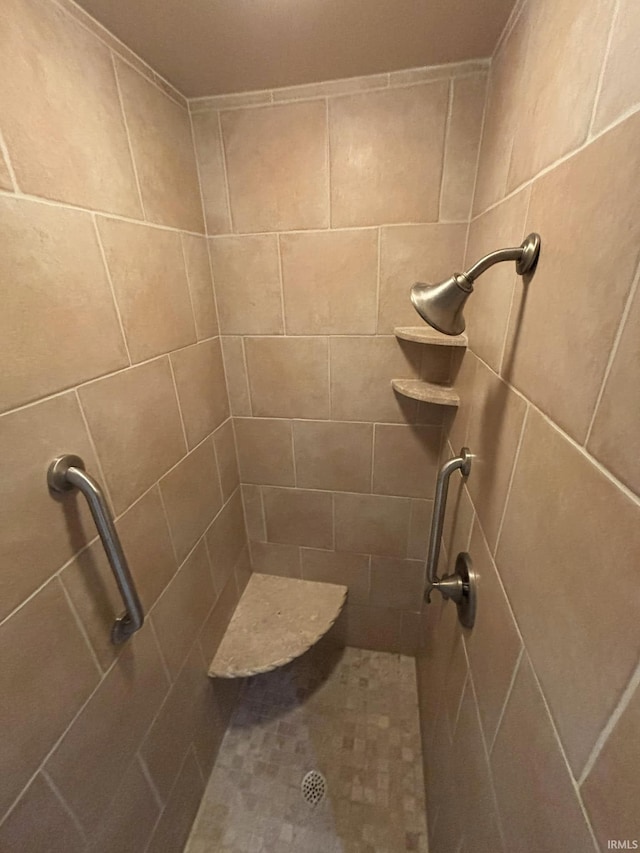 bathroom featuring tiled shower