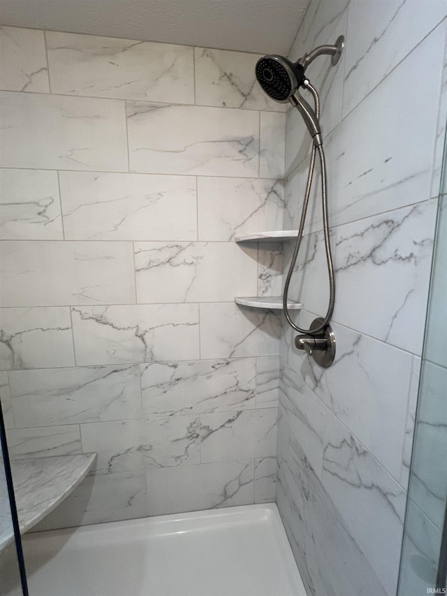 bathroom featuring tiled shower