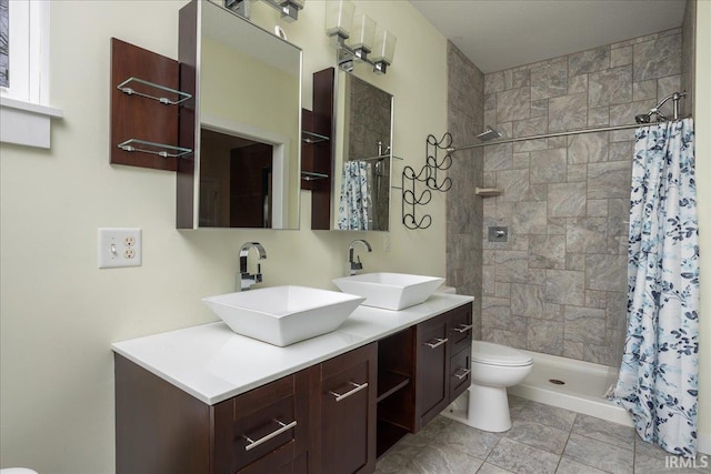 bathroom with a shower with curtain, vanity, and toilet