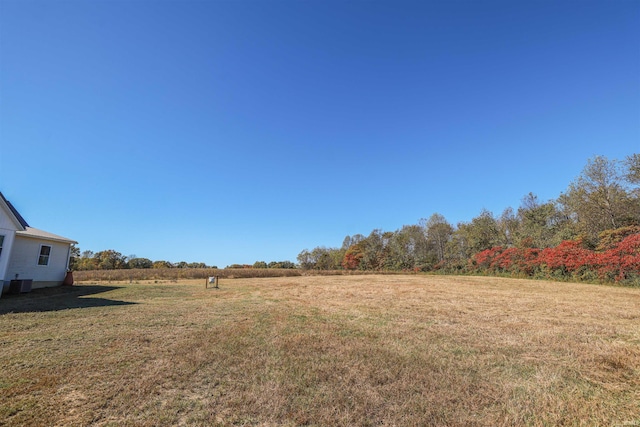 view of yard featuring a rural view