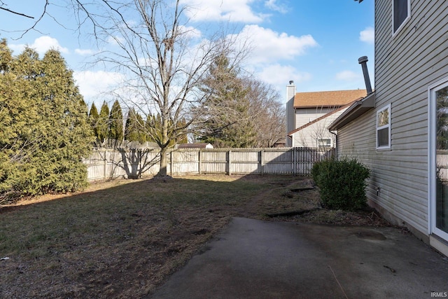 view of yard featuring a patio