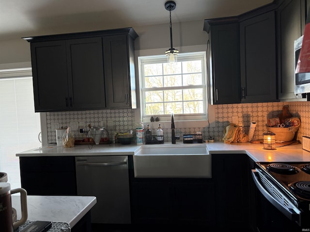 kitchen with stainless steel appliances, sink, hanging light fixtures, and backsplash