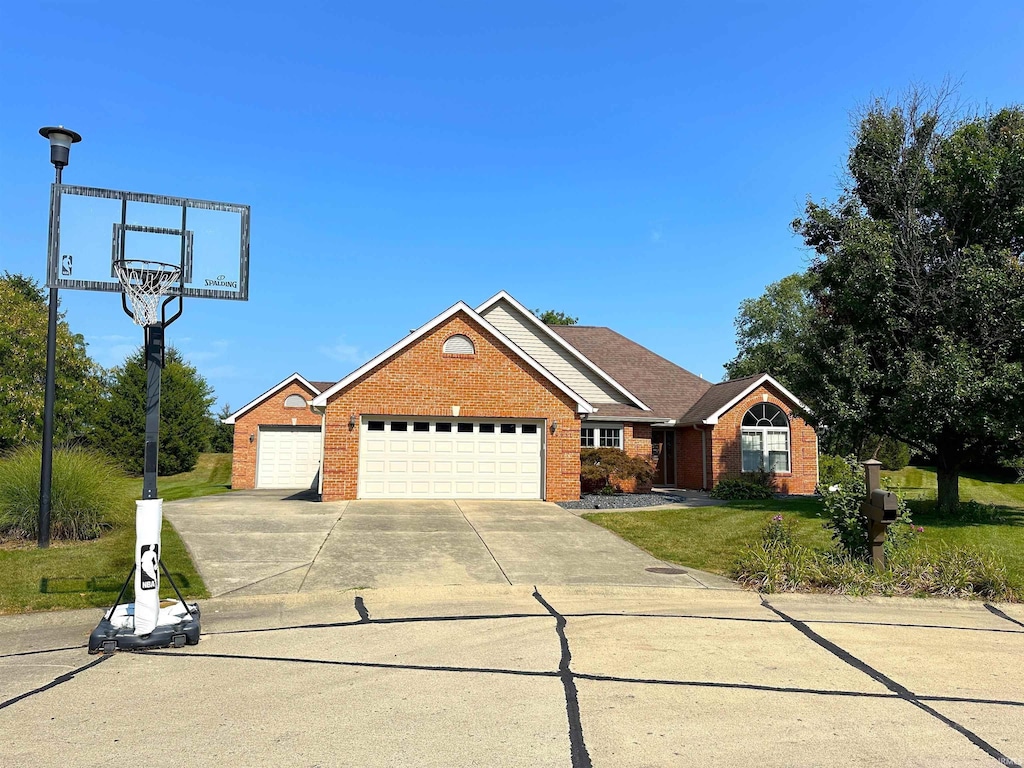 view of front facade with a garage and a front yard