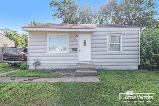 view of front of house featuring a front yard