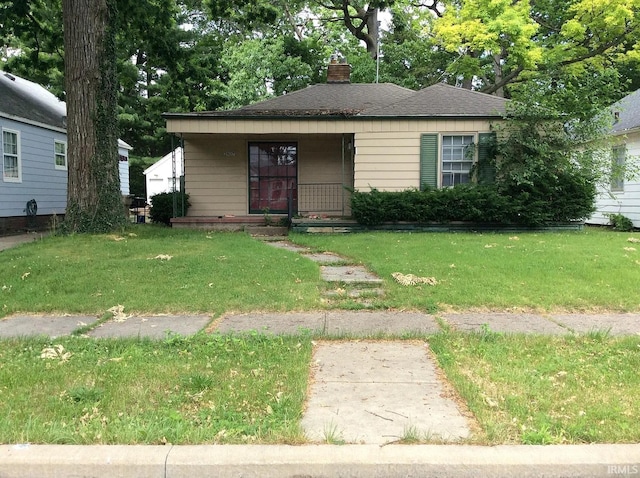 bungalow-style house featuring a front lawn and covered porch