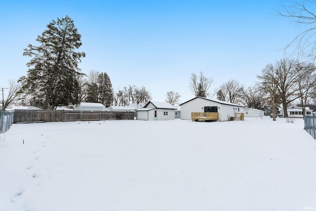 view of yard layered in snow