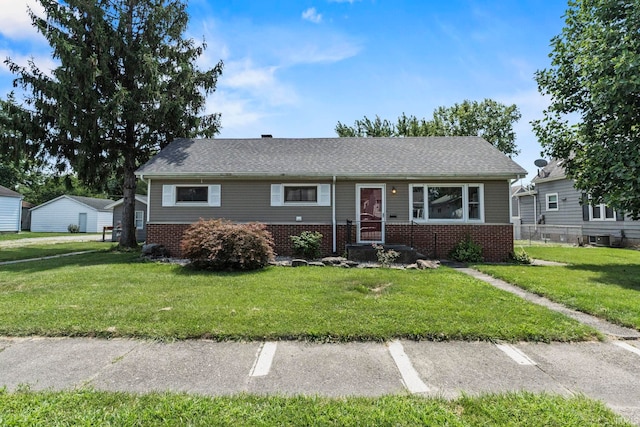 view of front of house featuring a front lawn