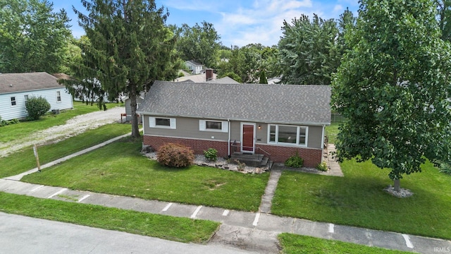 view of front of house featuring a front lawn